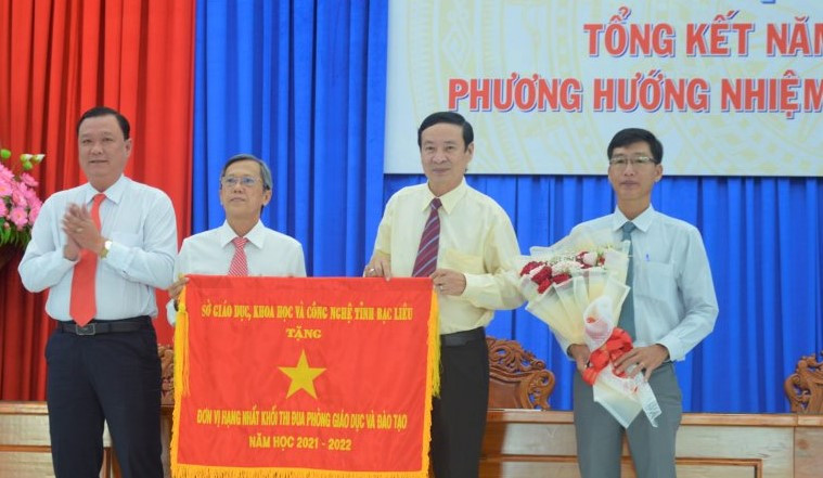 Ngành giáo dục và đào tạo Thị xã Giá Rai (Bạc Liêu) 15 năm liền được công nhận "Lá Cờ đầu" của ngành giáo dục Bạc Liêu. Ngành giáo dục và đào tạo Thị xã Giá Rai (Bạc Liêu) 15 năm liền được công nhận "Lá Cờ đầu" của ngành giáo dục Bạc Liêu.