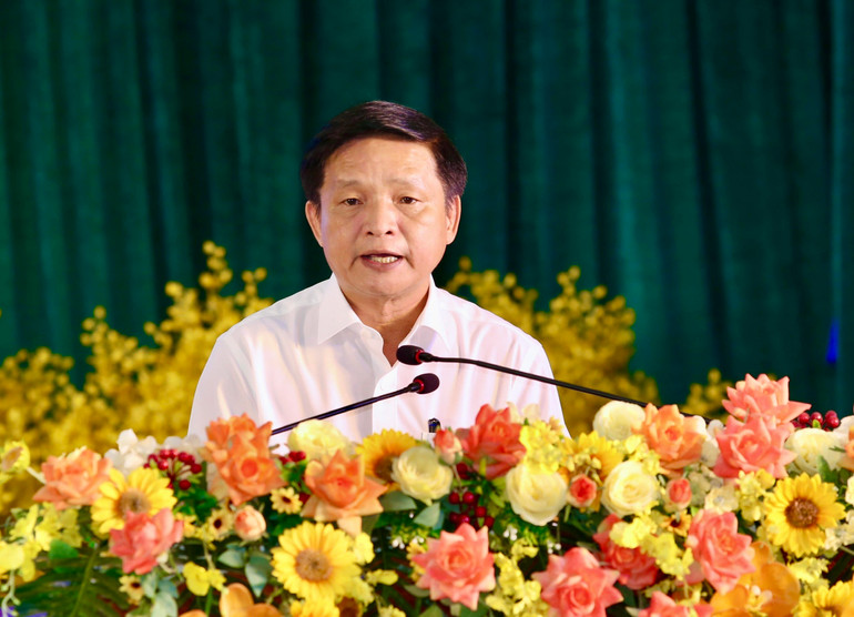 Ông Lê Tấn Hổ, Phó Chủ tịch Thường trực UBND tỉnh Phú Yên phát biểu tại Diễn đàn "Đáp lời ngư dân" do Báo Pháp luật Thành phố Hồ Chí Minh tổ chức.