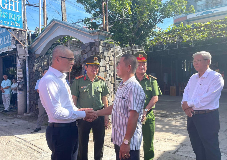 Bí thư Tỉnh ủy Phú Yên Phạm Đại Dương gặp gỡ, trao đổi, chỉ đạo công tác phòng cháy, chữa cháy tại Tổ liên gia khu phố 2, phường Hòa Vinh, thị xã Đông Hòa.