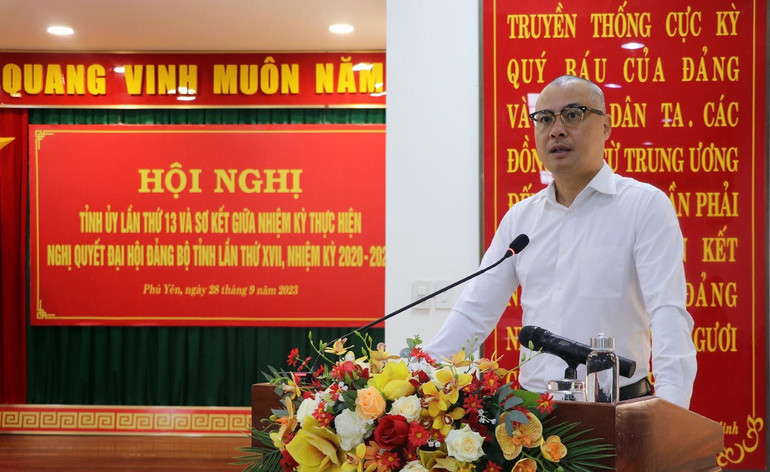 Đồng chí Phạm Đại Dương, Ủy viên Trung ương Đảng, Bí thư Tỉnh ủy, Trưởng Đoàn đại biểu Quốc hội tỉnh Phú Yên phát biểu tại hội nghị. Đồng chí Phạm Đại Dương, Ủy viên Trung ương Đảng, Bí thư Tỉnh ủy, Trưởng Đoàn đại biểu Quốc hội tỉnh Phú Yên phát biểu tại hội nghị.