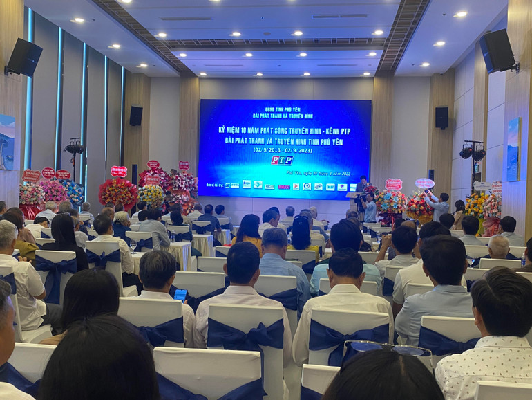 Quang cảnh lễ kỷ niệm 10 năm phát sóng kênh truyền hình Phú Yên PTP.