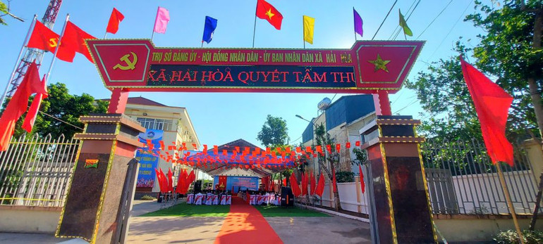 TP Cẩm Phả nhập nguyên trạng xã Cẩm Hải và xã Cộng Hoà thành một đơn vị hành chính mới, lấy tên là xã Hải Hoà.