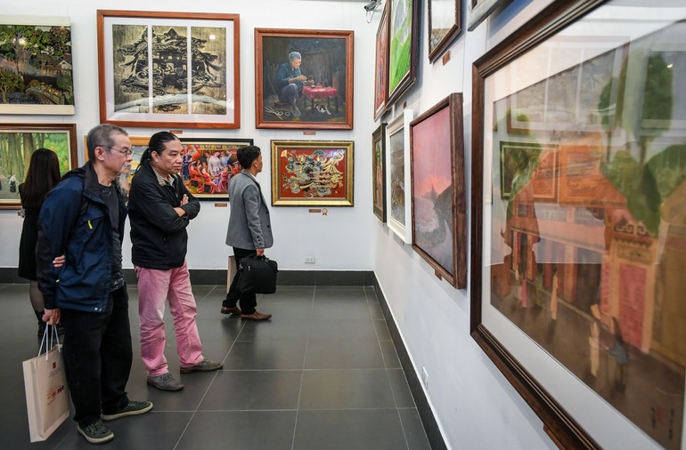 Cuộc thi thu hút sự chú ý của giới chuyên môn và các họa sĩ. Cuộc thi thu hút sự chú ý của giới chuyên môn và các họa sĩ.