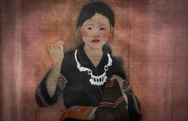 Thêu váy mùa xuân" của tác giả Dương Đức Thịnh. Thêu váy mùa xuân" của tác giả Dương Đức Thịnh.