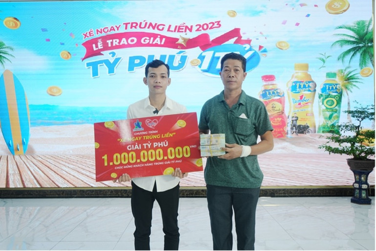 Anh Nguyễn Hoàng Em may mắn trúng giải 1 tỷ đồng năm 2023 sau khi uống nước tăng lực Number 1 Anh Nguyễn Hoàng Em may mắn trúng giải 1 tỷ đồng năm 2023 sau khi uống nước tăng lực Number 1