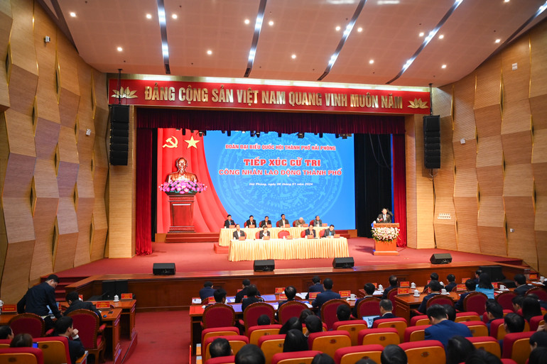 Quang cảnh hội nghị tiếp xúc cử tri công nhân lao động thành phố Hải Phòng. Quang cảnh hội nghị tiếp xúc cử tri công nhân lao động thành phố Hải Phòng.