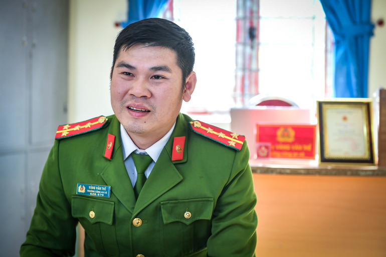 Đại úy Vàng Văn Thế, Trưởng Công an xã Nà Hỳ, huyện Nậm Pồ, tỉnh Điện Biên. Đại úy Vàng Văn Thế, Trưởng Công an xã Nà Hỳ, huyện Nậm Pồ, tỉnh Điện Biên.