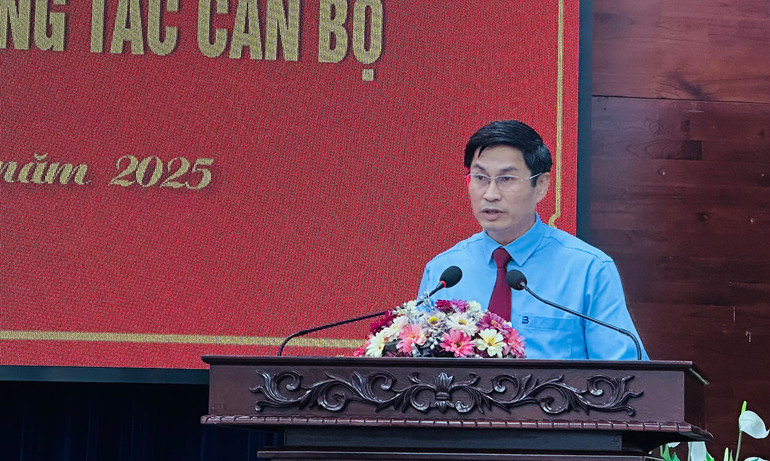 Đồng chí Tạ Trung Dũng, Ủy viên Ban Thường vụ Tỉnh ủy, vừa được trao quyết định giữ chức Trưởng Ban Tuyên giáo và Dân vận Tỉnh ủy Bạc Liêu, phát biểu ý kiến tại hội nghị. Đồng chí Tạ Trung Dũng, Ủy viên Ban Thường vụ Tỉnh ủy, vừa được trao quyết định giữ chức Trưởng Ban Tuyên giáo và Dân vận Tỉnh ủy Bạc Liêu, phát biểu ý kiến tại hội nghị.