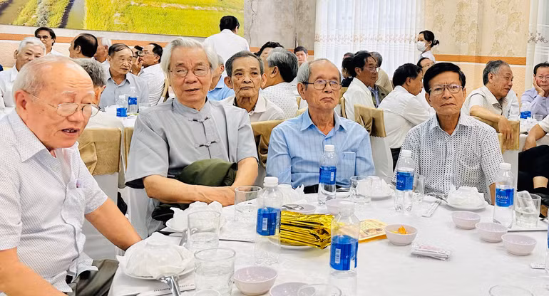 Các đại biểu là cán bộ miền bắc tăng cường cho Bạc Liêu những năm kháng chiến chống Mỹ vô cùng ác liệt và sau ngày miền nam hoàn toàn giải phóng. (Ảnh: TRỌNG DUY)