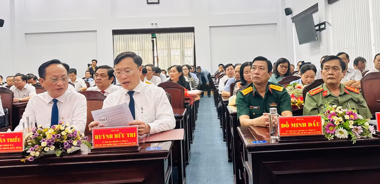 Các đồng chí lãnh đạo chủ chốt tỉnh Bạc Liêu tại hội nghị.