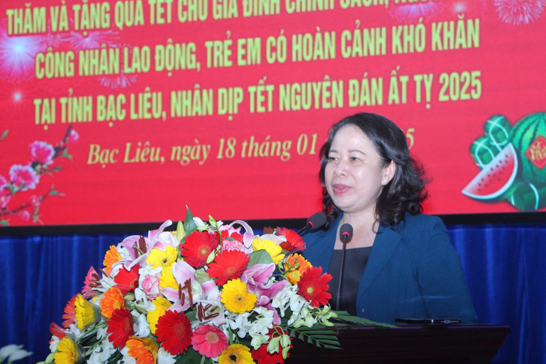 Phó Chủ tịch nước Võ Thị Ánh Xuân phát biểu tại buổi họp mặt ở huyện Hòa Bình, tỉnh Bạc Liêu, chiều 18/1.