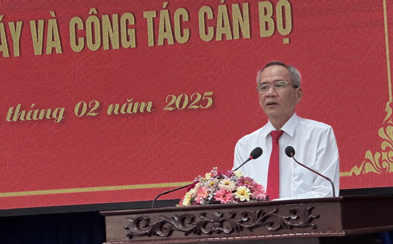 Đồng chí Lữ Văn Hùng, Bí thư Tỉnh ủy Bạc Liêu phát biểu ý kiến chỉ đạo tại hội nghị. Đồng chí Lữ Văn Hùng, Bí thư Tỉnh ủy Bạc Liêu phát biểu ý kiến chỉ đạo tại hội nghị.