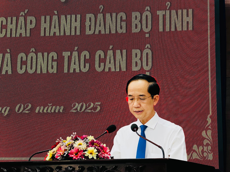 Đồng chí Hồ Thanh Thủy, Trưởng Ban Tổ chức Tỉnh ủy Bạc Liêu công bố các quyết định của Ban Thường vụ Tỉnh ủy về việc sắp xếp bộ máy và công tác cán bộ. Đồng chí Hồ Thanh Thủy, Trưởng Ban Tổ chức Tỉnh ủy Bạc Liêu công bố các quyết định của Ban Thường vụ Tỉnh ủy về việc sắp xếp bộ máy và công tác cán bộ.