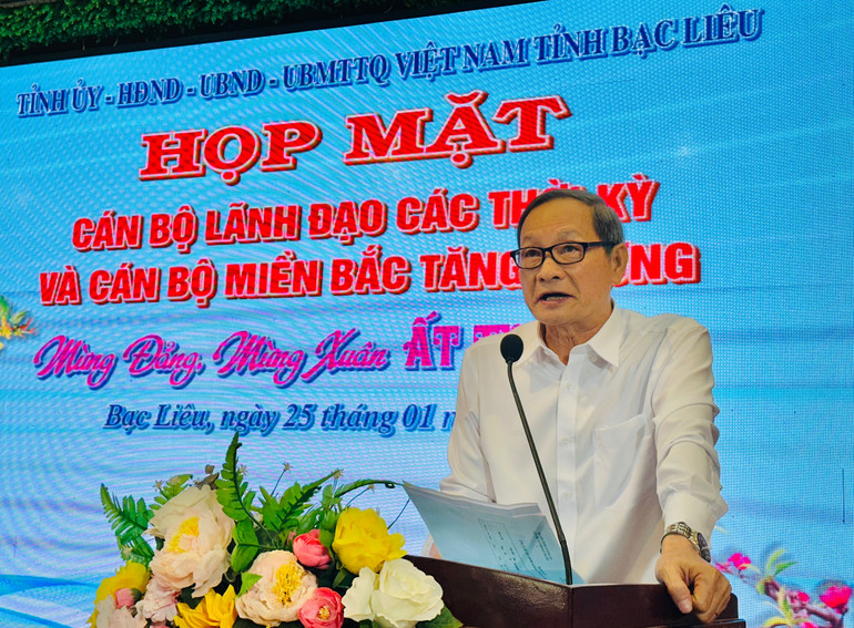 Đồng chí Quản Trọng Ninh, nguyên Thường vụ Tỉnh ủy Bạc Liêu, thay mặt cán bộ hưu trí phát biểu cảm tưởng. (Ảnh: TRỌNG DUY)