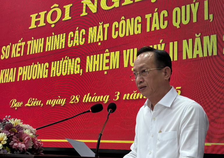 Phó Bí thư Tỉnh ủy, Chủ tịch Ủy ban nhân tỉnh Bạc Liêu Phạm Văn Thiều thông tin tóm tắt những thuận lợi, khó khăn của tỉnh hiện nay cần quyết liệt tháo gỡ, giải quyết. Ảnh: TD