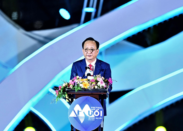 Chủ tịch Ủy ban nhân dân tỉnh Bạc Liêu Phạm Văn Thiều phát biểu tại buổi lễ. Chủ tịch Ủy ban nhân dân tỉnh Bạc Liêu Phạm Văn Thiều phát biểu tại buổi lễ.