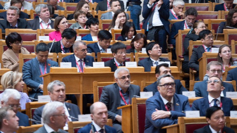 Đông đảo đại biểu tham dự Phiên toàn thể. (Ảnh: THANH THỂ) Đông đảo đại biểu tham dự Phiên toàn thể. (Ảnh: THANH THỂ)