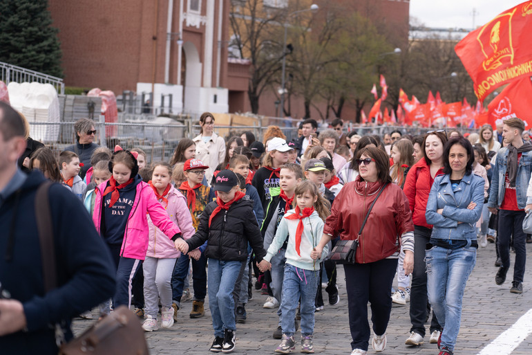 Các em nhỏ tham gia chương trình. (Ảnh: THANH THỂ)
