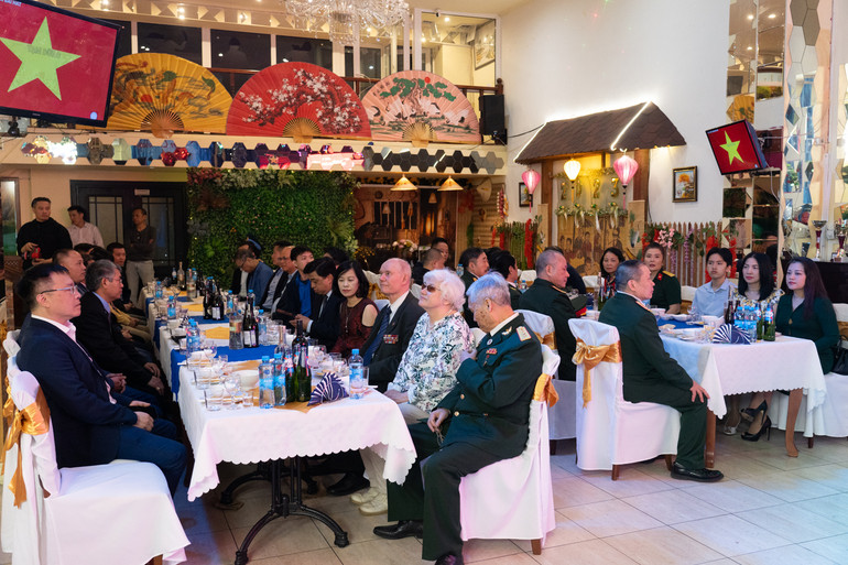 Buổi lễ diễn ra trong không khí ấm cúng. (Ảnh: THANH THỂ)