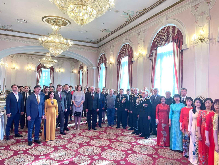 Gặp mặt nhân kỷ niệm 48 năm Ngày giải phóng miền nam, thống nhất đất nước.