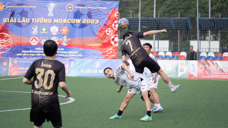 Một pha bóng trong trận chung kết giải lão tướng. (Ảnh: THANH THỂ) Một pha bóng trong trận chung kết giải lão tướng. (Ảnh: THANH THỂ)