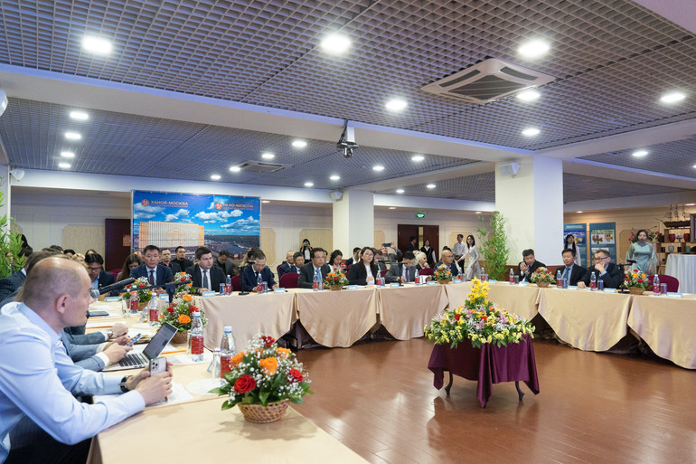 Hội thảo thu hút đông đảo các đại biểu tham dự. (Ảnh: THANH THỂ)