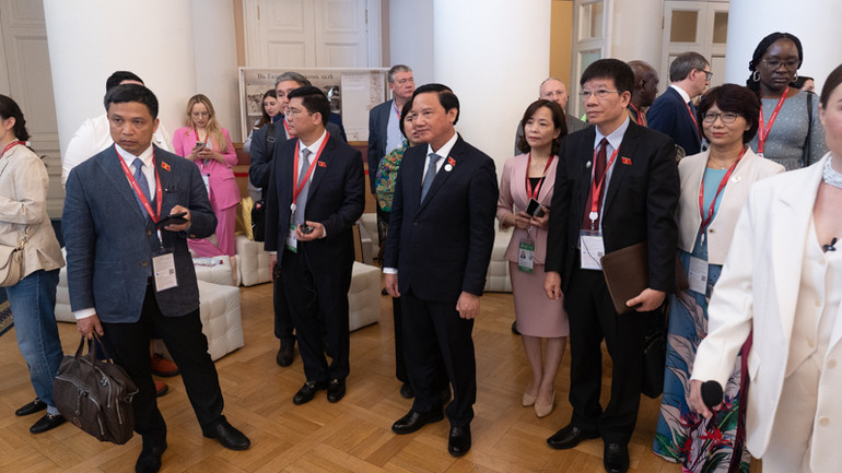 Đoàn đại biểu Quốc hội Việt Nam tại Lễ khai mạc Đại hội Sinh thái quốc tế Nevsky lần thứ 10. (Ảnh: THANH THỂ)