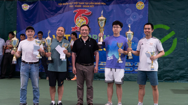 Các tay vợt xuất sắc nhất ở nội dung đơn nam A. (Ảnh: THANH THỂ)