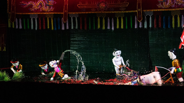 Múa rối nước Việt Nam được biểu diễn tại Moskva. (Ảnh: THANH THỂ)