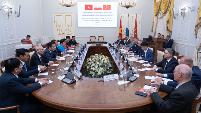 Quang cảnh cuộc gặp, làm việc. (Ảnh: THANH THỂ)