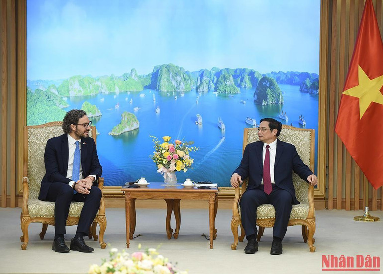 Thủ tướng Phạm Minh Chính tiếp Bộ trưởng Ngoại giao, Ngoại thương và Tôn giáo Argentina Santiago Andres Cafiero.