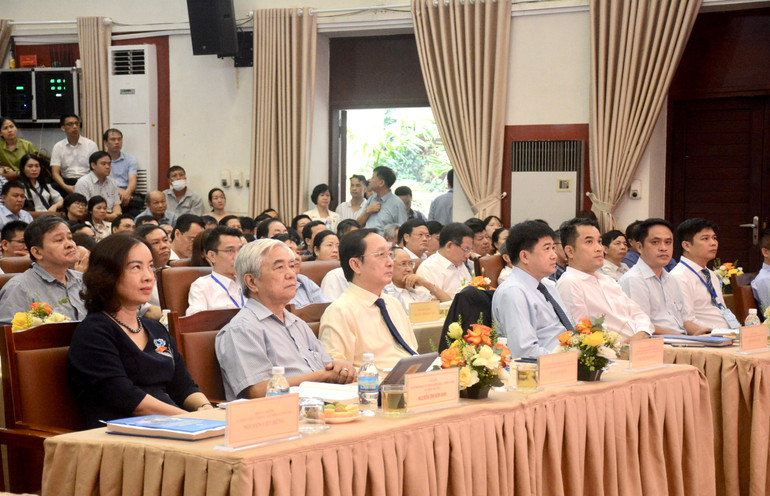 Các đại biểu tham dự hội thảo.