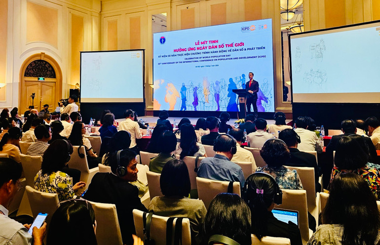 Toàn cảnh lễ mít-tinh. Toàn cảnh lễ mít-tinh.