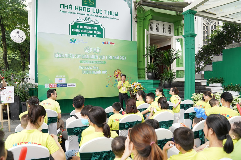 Phó Giáo sư, Tiến sĩ Phạm Duy Hiền, Phó Giám đốc Bệnh viện Nhi Trung ương chia sẻ thông tin tại chương trình.