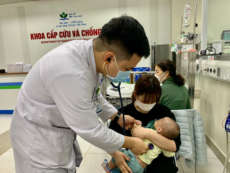 Bác sĩ khuyến cáo cha mẹ lưu ý chăm sóc con trong ngày nghỉ lễ dài như Tết nguyên đán.