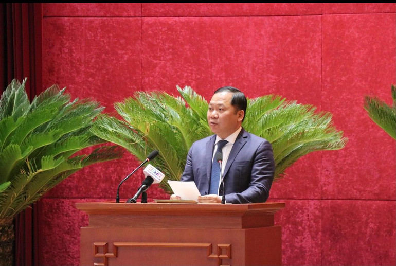 Đồng chí Nguyễn Phi Long, Ủy viên Dự khuyết Trung ương Đảng, Bí thư Tỉnh ủy Hòa Bình phát biểu tại Lễ công bố Quyết định.