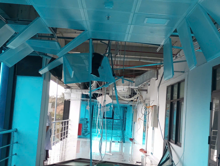 Các cơ sở y tế bị tổn thất nặng nề sau bão.