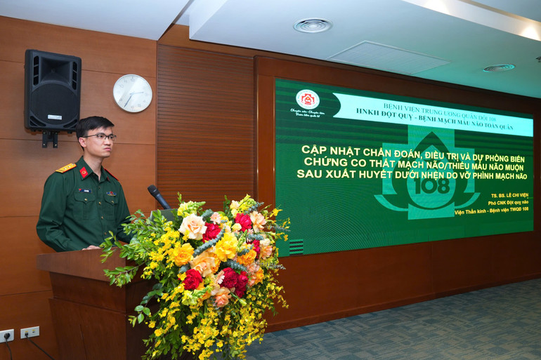 Tiến sĩ, bác sĩ Lê Chi Viện, Phó Chủ nhiệm Khoa Đột quỵ não, Viện Thần kinh, Bệnh viện Trung ương Quân đội 108, chia sẻ tại hội thảo.