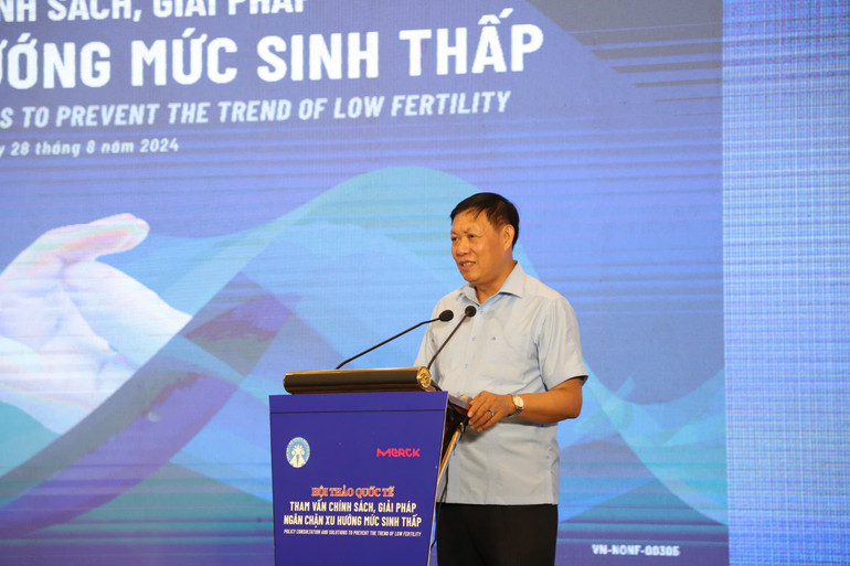 Ông Đỗ Xuân Tuyên, Thứ trưởng Thường trực Y tế phát biểu tại hội thảo.