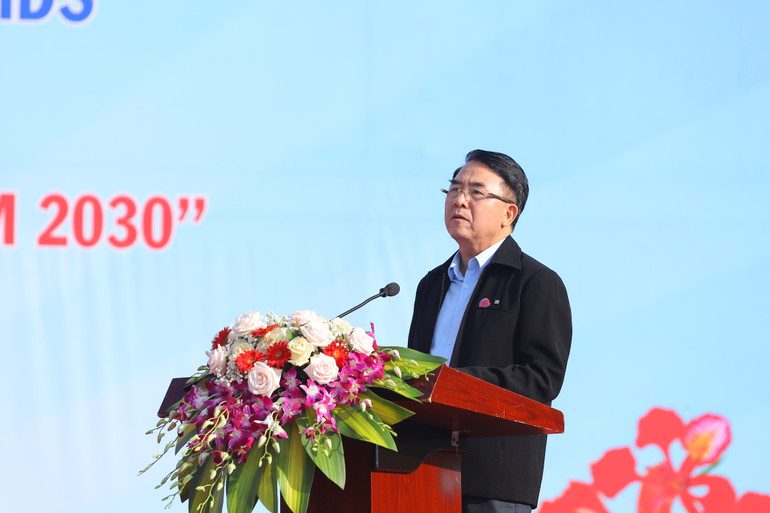 Phó Chủ tịch UBND thành phố Lê Khắc Nam phát biểu tại lễ mít-tinh.