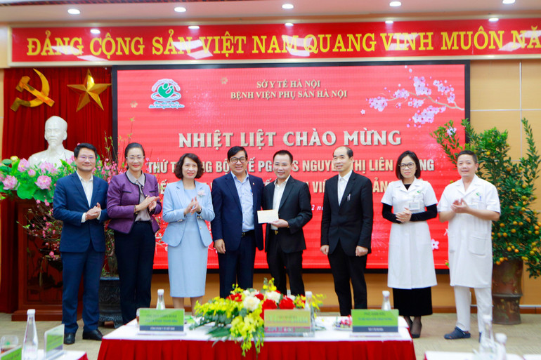 Lãnh đạo Bộ Y tế, Công đoàn Y tế Việt Nam chúc Tết Bệnh viện Phụ sản Hà Nội.