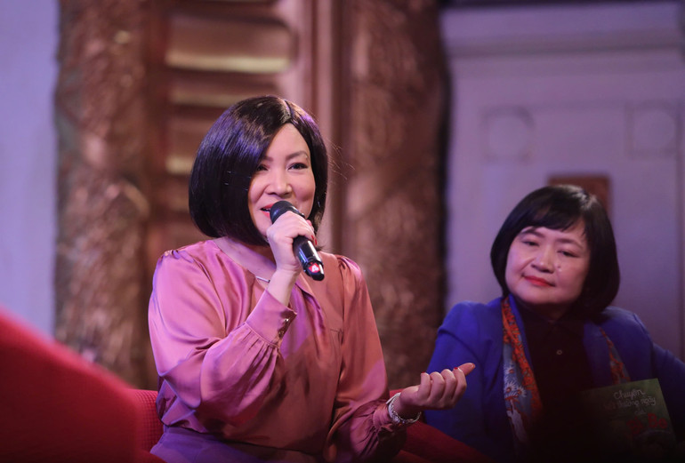 Nhà văn Di Li tiết lộ về 14 ngày hoàn thiện cuốn sách “Những chuyện thường ngày của Bi và Be”. (Ảnh: KHIẾU MINH)