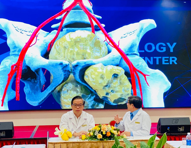 Mô hình in 3D đã giúp ê-kíp tìm và phẫu thuật chính xác, giảm thiểu tổn thương cho người bệnh.