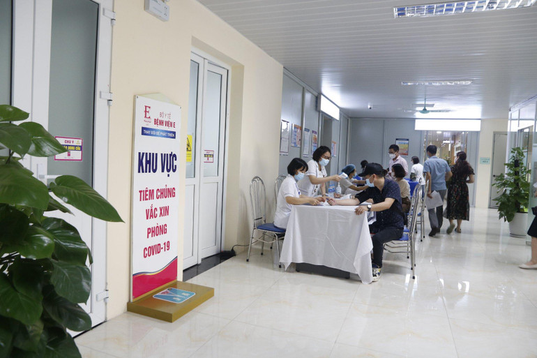 Cần tiêm vaccine Covid-19 củng cố miễn dịch cộng đồng ảnh 1