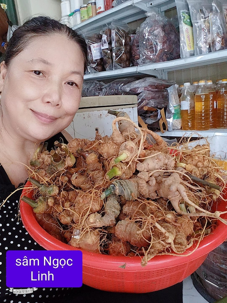 Bà Nguyễn Thị Xuân tâm huyết với chế biến thuốc cổ truyền.