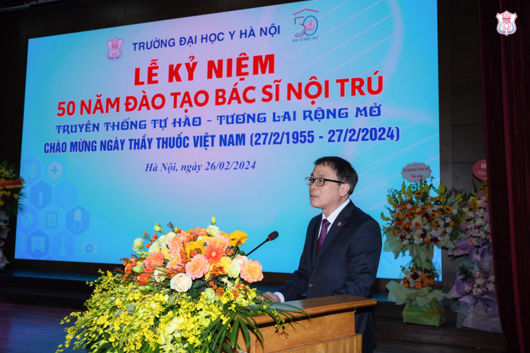Giáo sư, Tiến sĩ Tạ Thành Văn, Chủ tịch Hội đồng Trường đại học Y Hà Nội phát biểu tại buổi lễ.