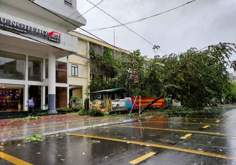 [Live] Bão số 3 di chuyển về phía Tây Bắc Bộ và suy yếu thành áp thấp nhiệt đới ảnh 32