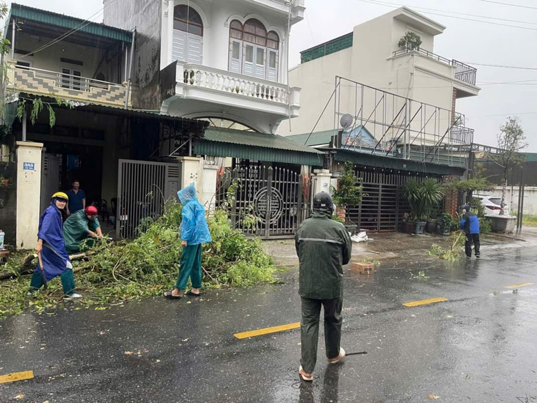 [Live] Bão số 3 di chuyển về phía Tây Bắc Bộ và suy yếu thành áp thấp nhiệt đới ảnh 30