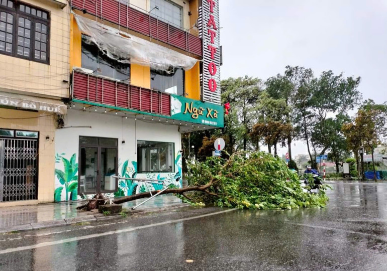 [Live] Bão số 3 di chuyển về phía Tây Bắc Bộ và suy yếu thành áp thấp nhiệt đới ảnh 31