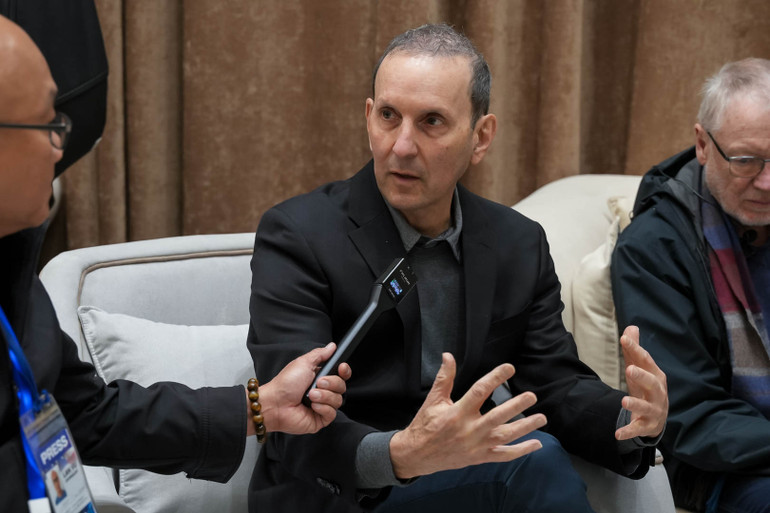 Giáo sư Daniel Joshua Drucker.